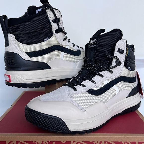 Vans WMNS Ultrarange Exo Hi Mte2 Marshmallow/Black
VN0A4BVSKIG
Sneakers Boots - Picture 9 of 16